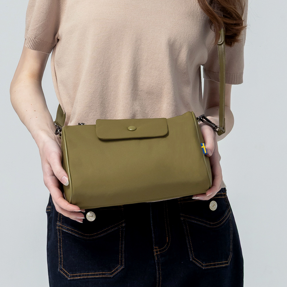 【新品預購】瑞典雲朵包系列｜防潑水 雲朵 圓筒包(橄欖褐)M