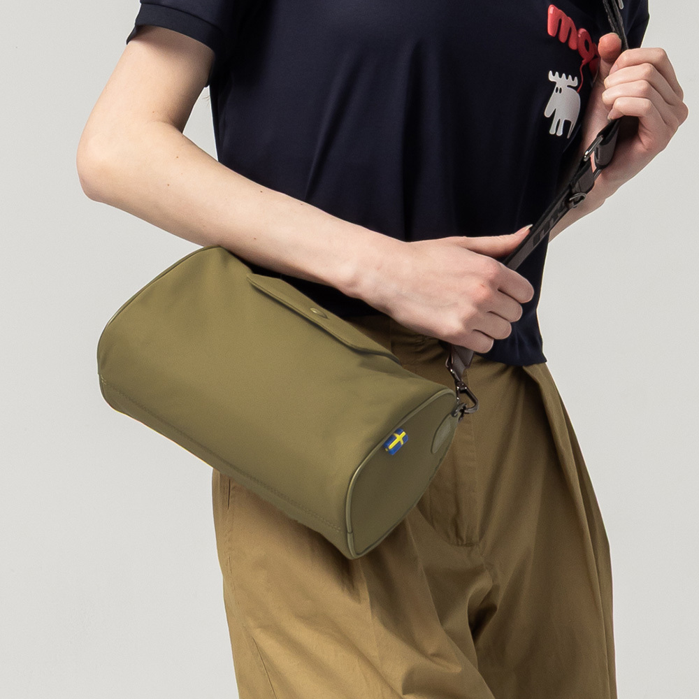 【新品預購】瑞典雲朵包系列｜防潑水 雲朵 圓筒包(橄欖褐)M