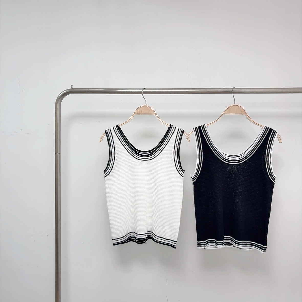 ⭐️⭐️【預訂】拼色間邊彈性針織背心 (E5-E6)