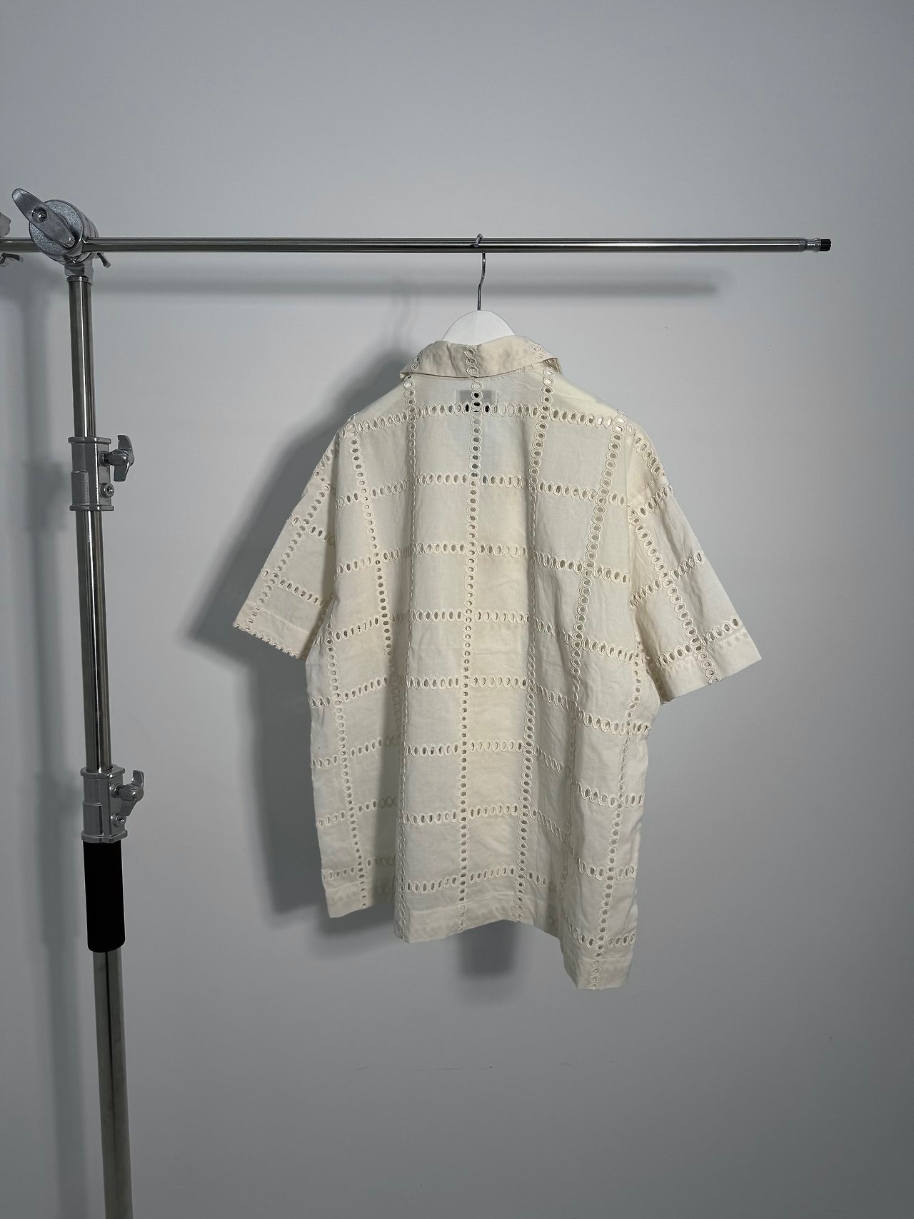 K1 奶油造型鏤空短衫