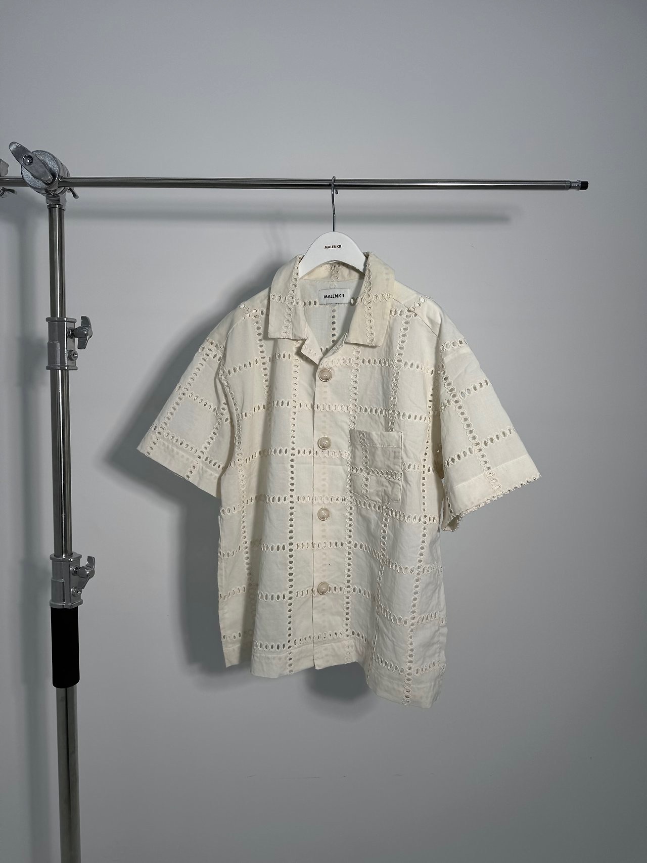 K1 奶油造型鏤空短衫