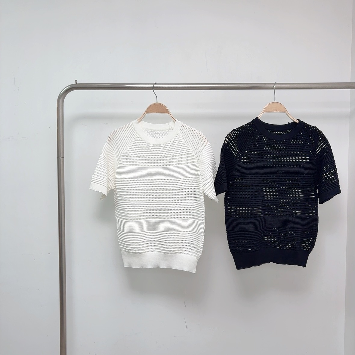 【預訂】通花拼間彈性針織短袖TOP (E19-E20)