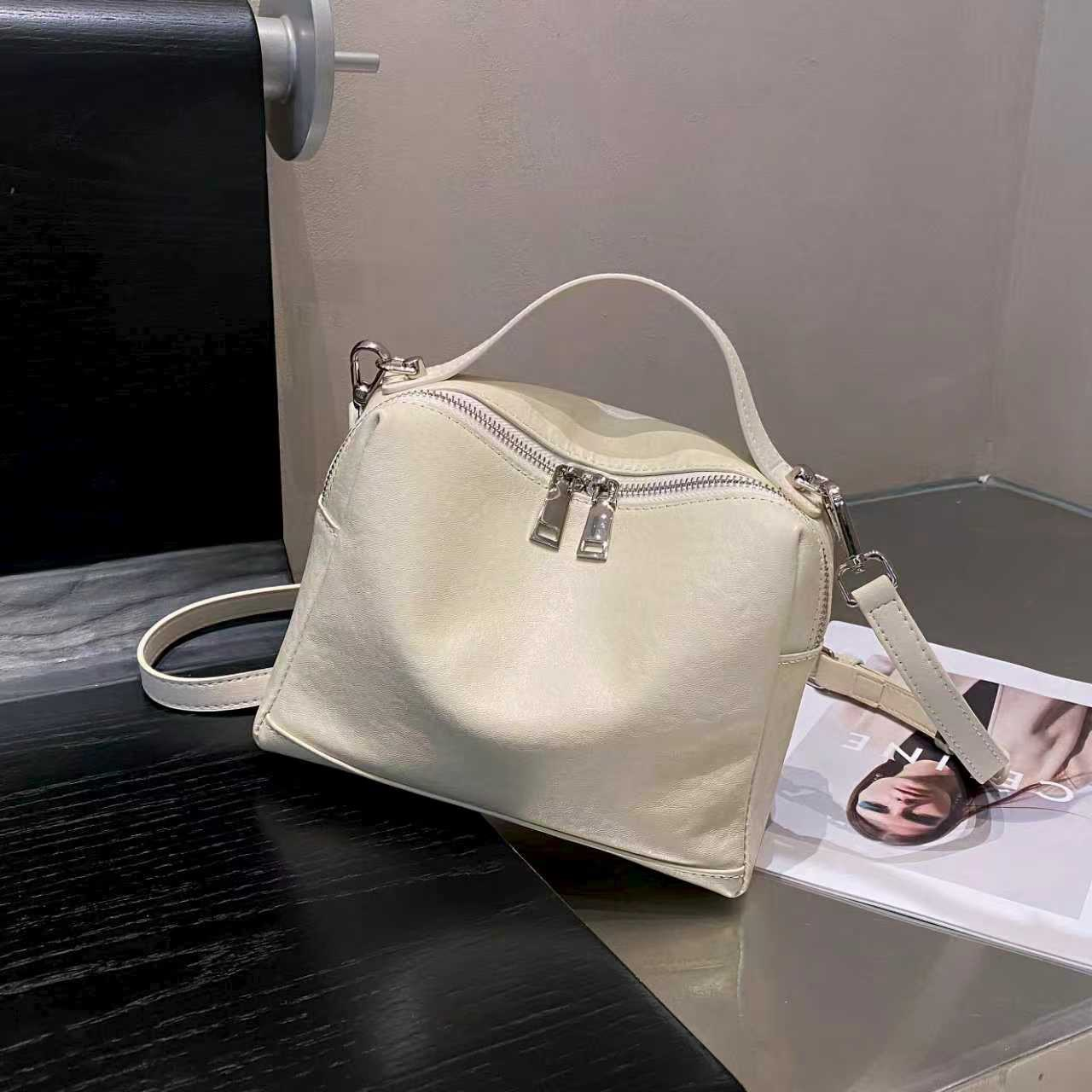 0423PU11-SZHK-PURSE-*新款*Envoy 頭層植鞣牛皮多用包 21x10x17cm（A11）