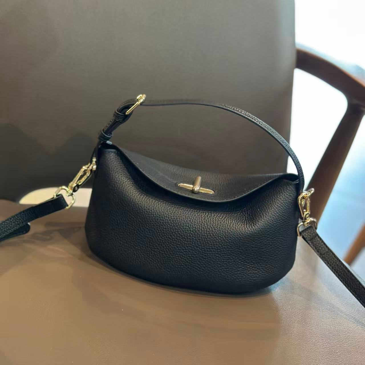 0423PU12-SZHK-PURSE-*新款*Lune 頭層牛皮复古多用枕頭包 24x11x11cm（A12）