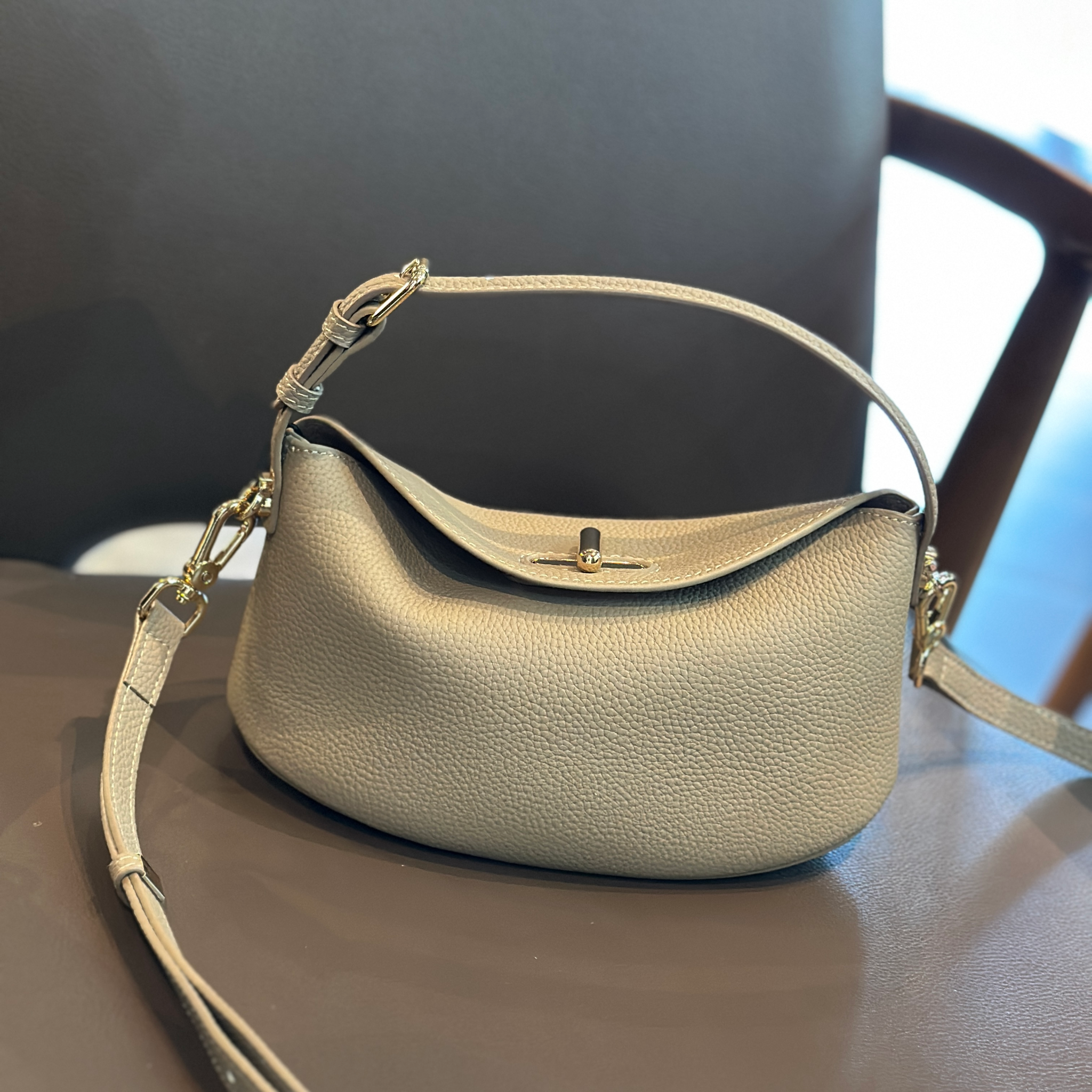 0423PU12-SZHK-PURSE-*新款*Lune 頭層牛皮复古多用枕頭包 24x11x11cm（A12）