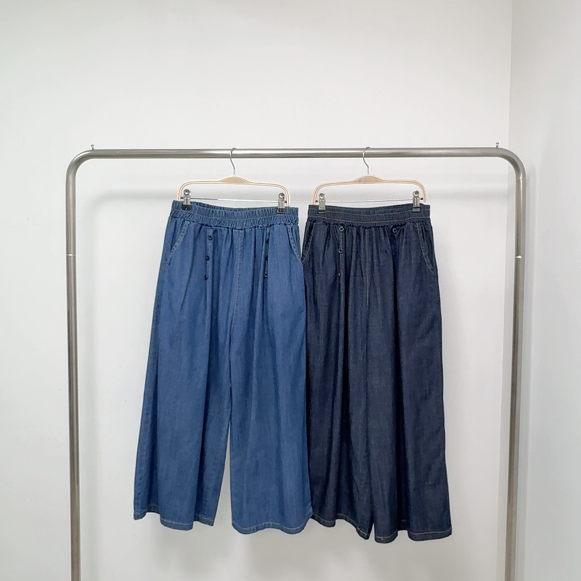 【預訂】車線雙排鈕裝飾薄牛仔闊褲 (E69-E70)