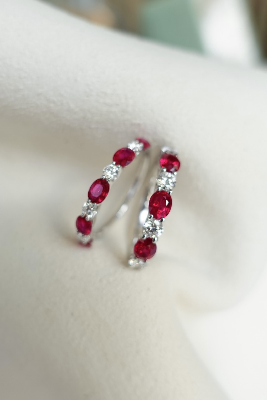 18K金天然紅寶石鑽石排戒-橢圓形切割