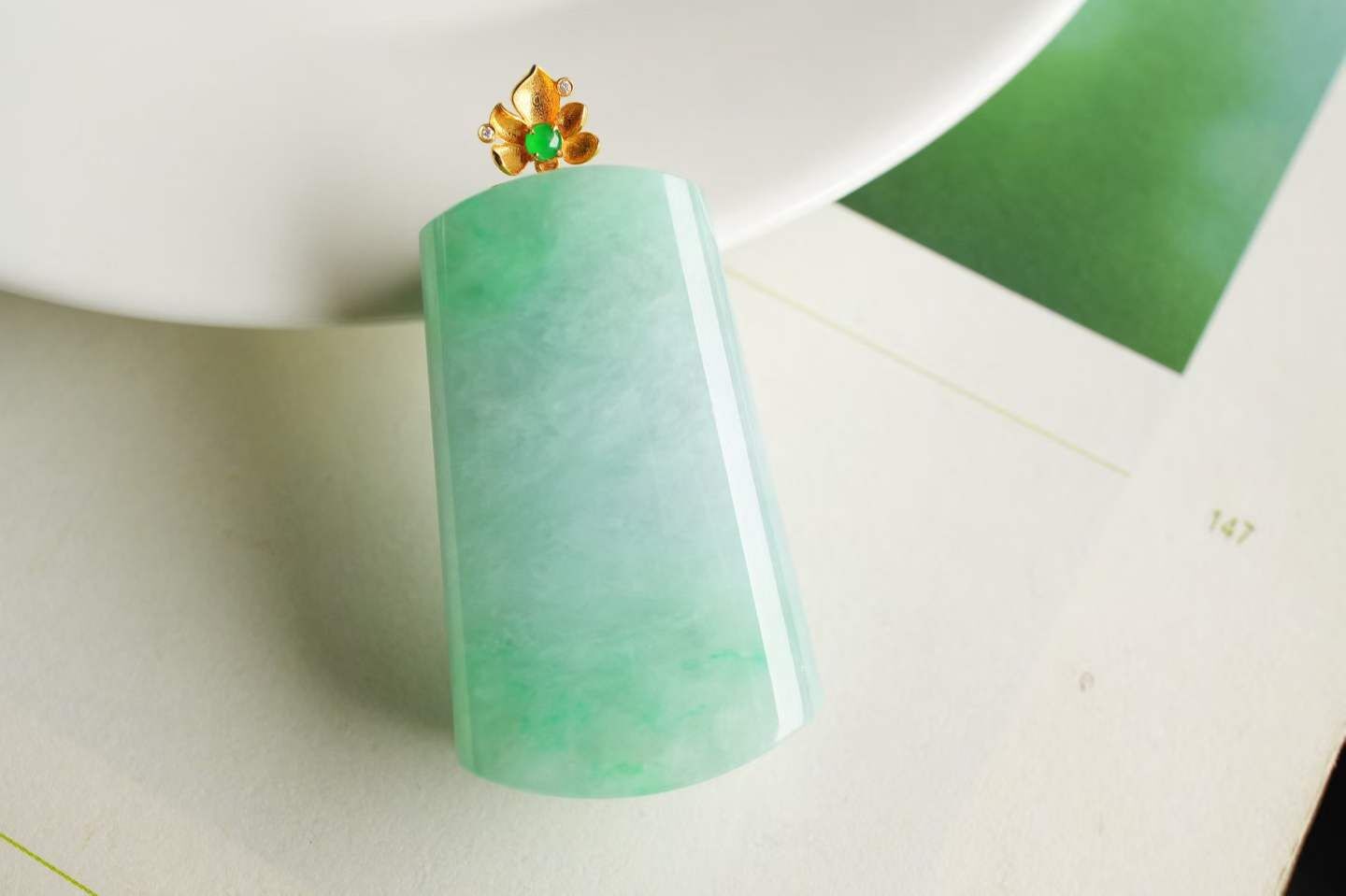 417845 翡翠老坑種冰陽綠無事牌