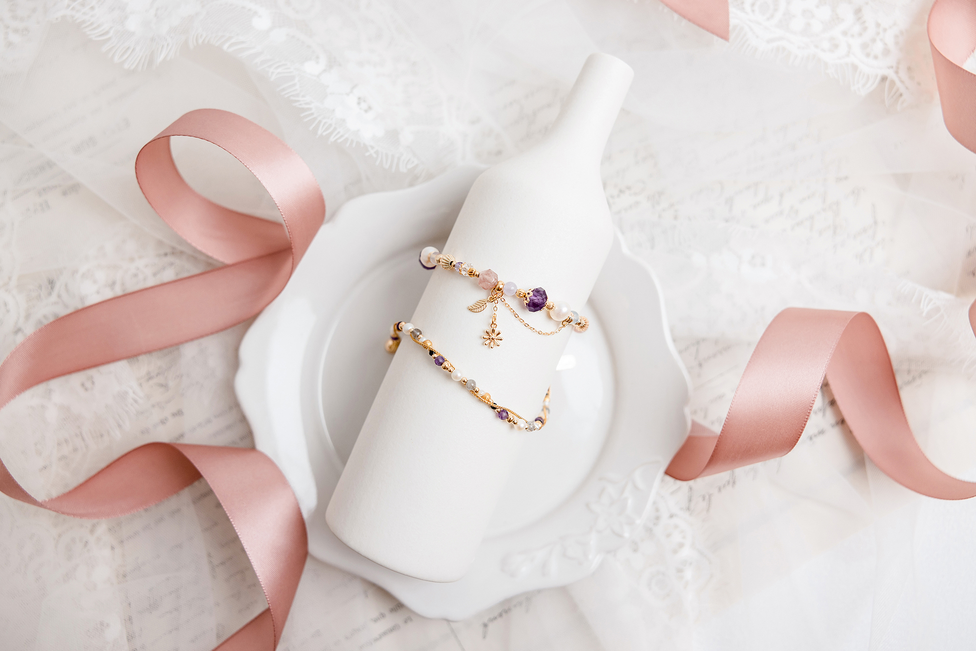 紫水晶手鍊日常生活情境 擺設與優雅風格呈現