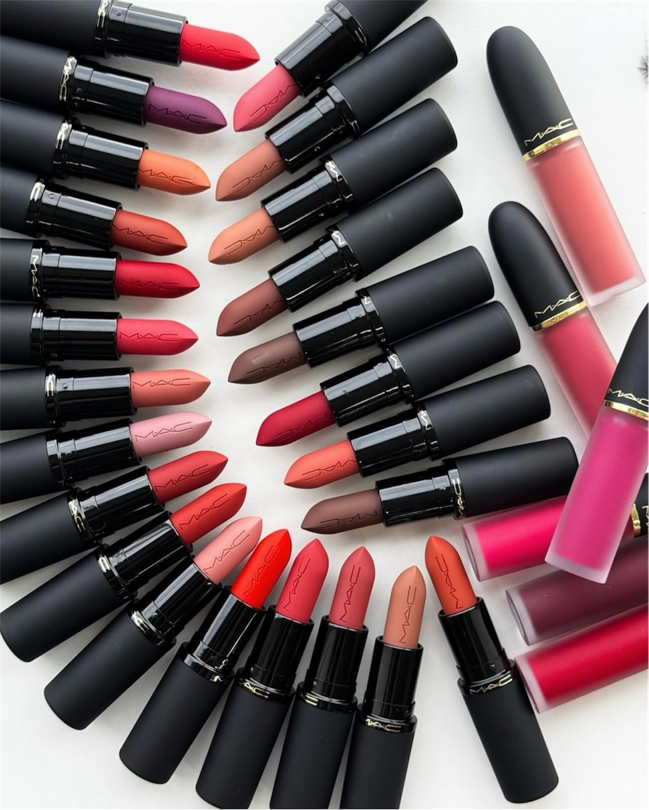 少 量 現 貨｜MAC Powder Kiss Lip + Cheek Mousse 輕吻雲霧唇頰霜 2.5ml Sample Size