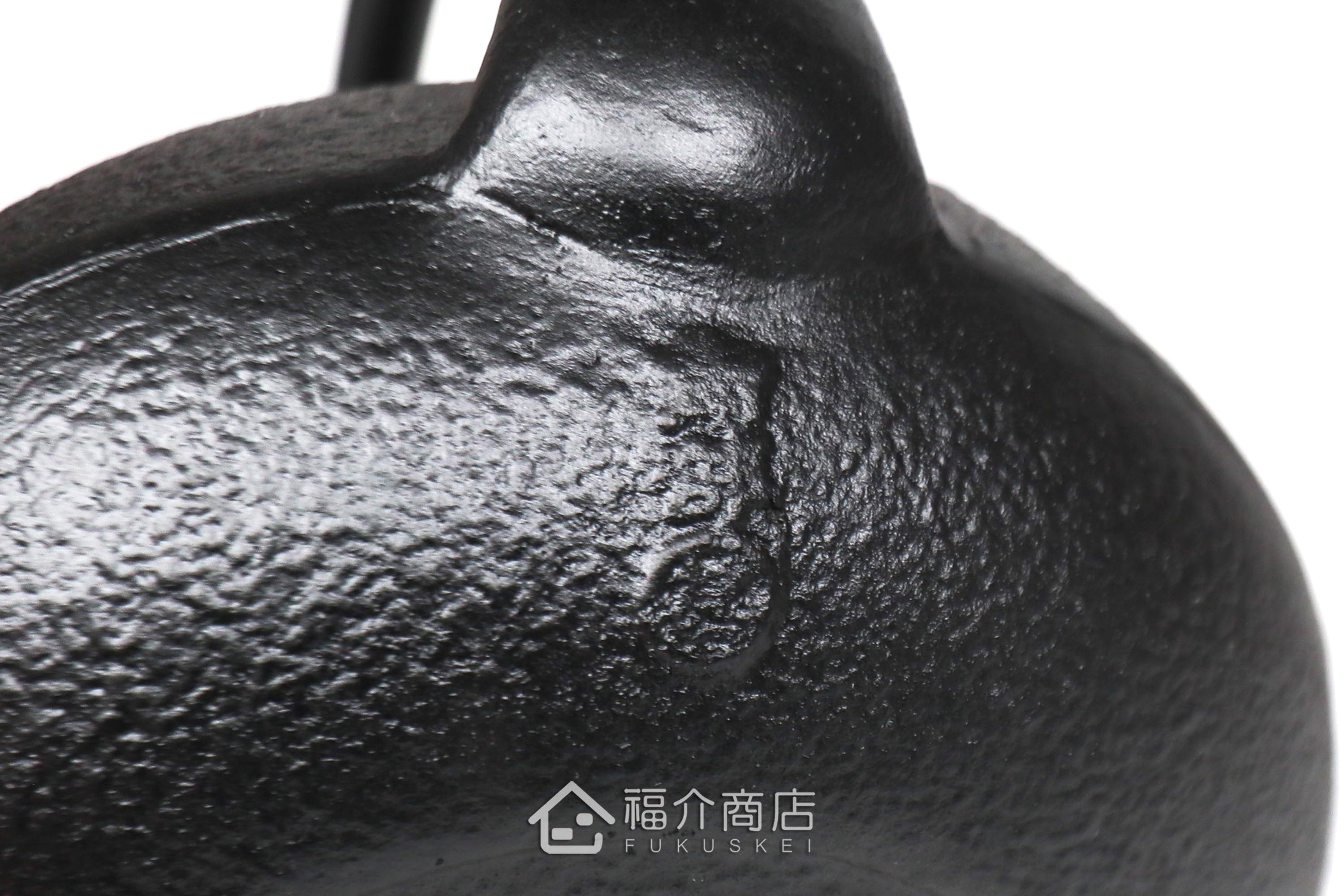 及甚鑄工所製作的日本泡茶壺,柚子楓葉造型壺身