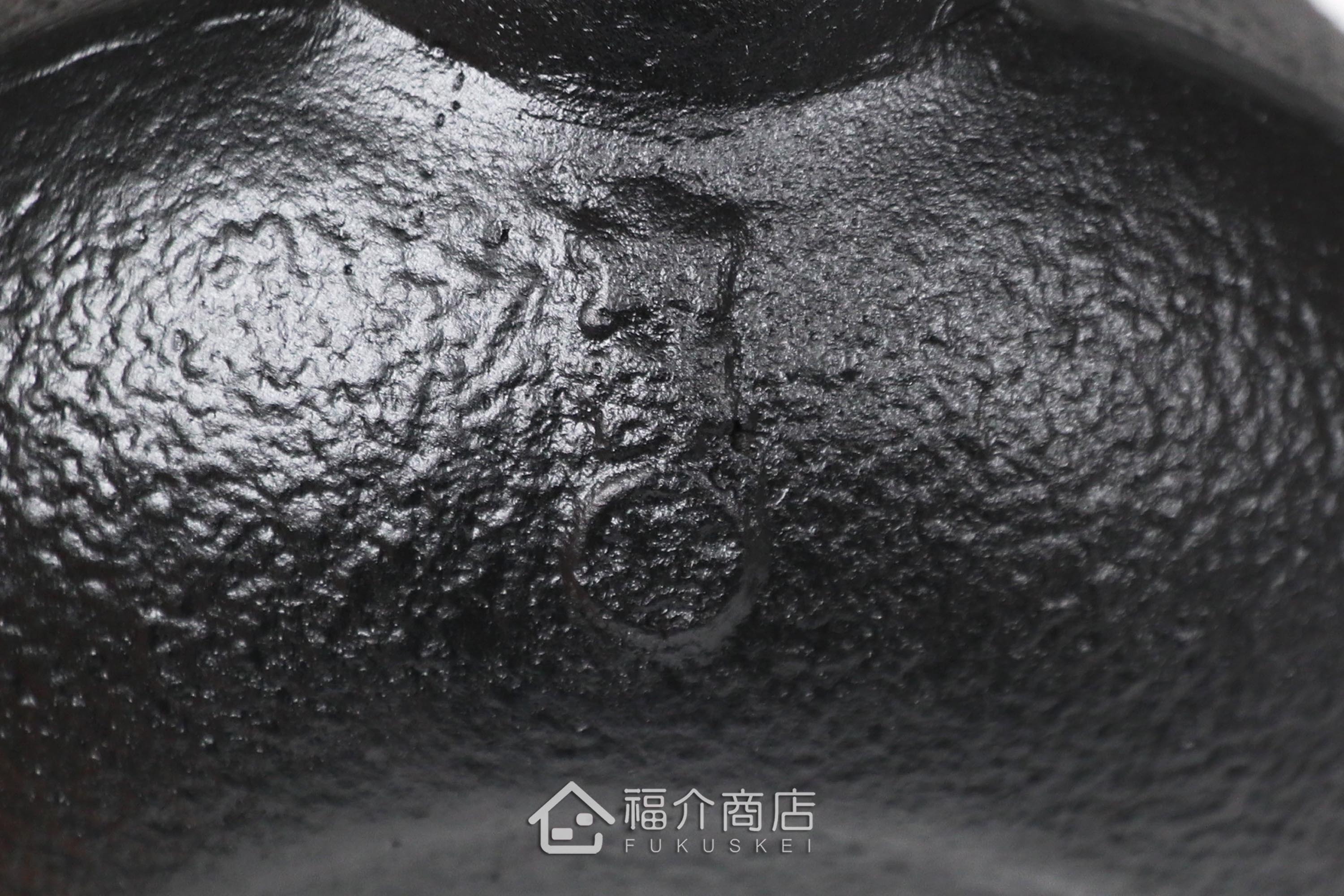 及甚鑄工所製作的日本泡茶壺,柚子楓葉造型壺身