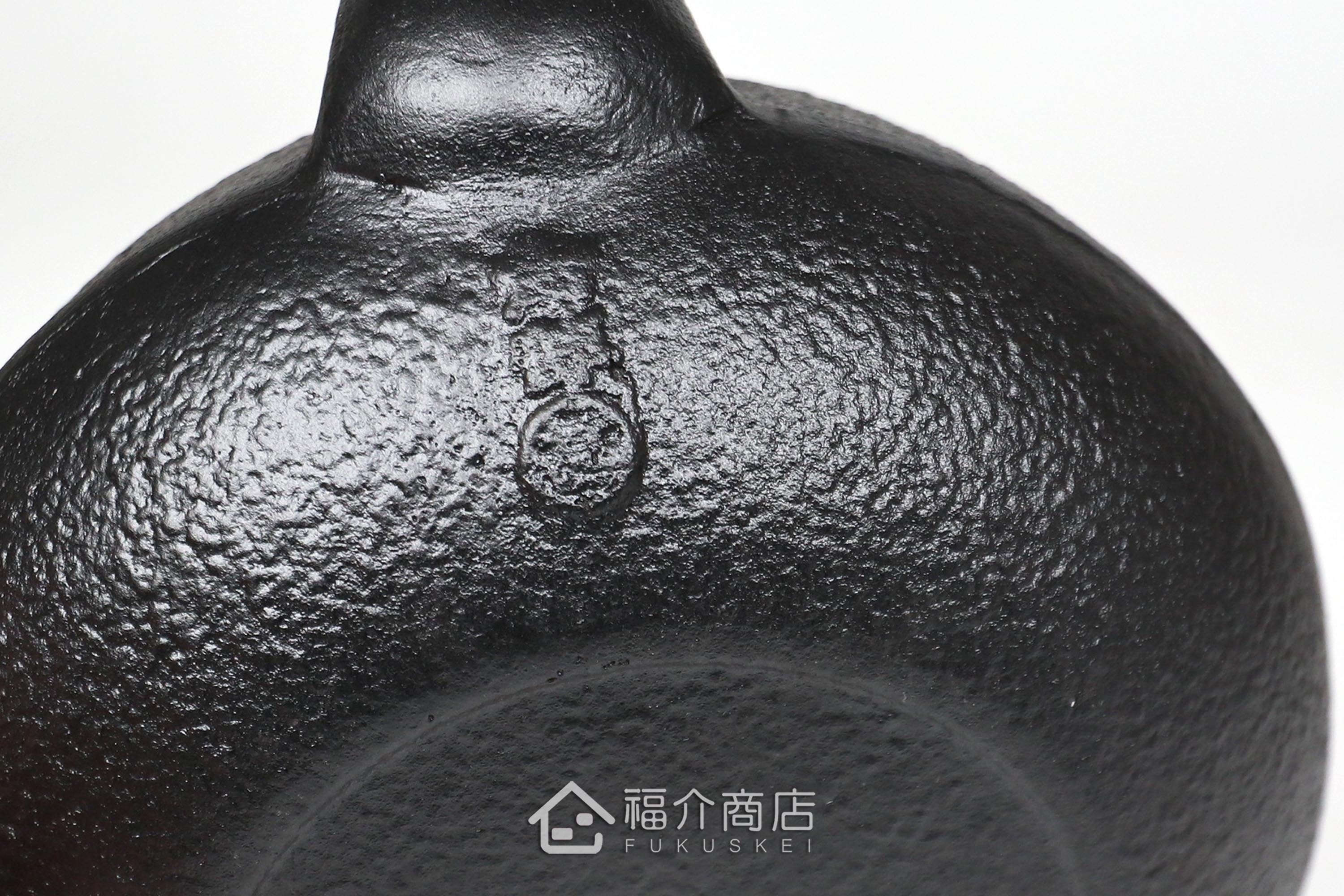 及甚鑄工所製作的日本泡茶壺,柚子楓葉造型壺身