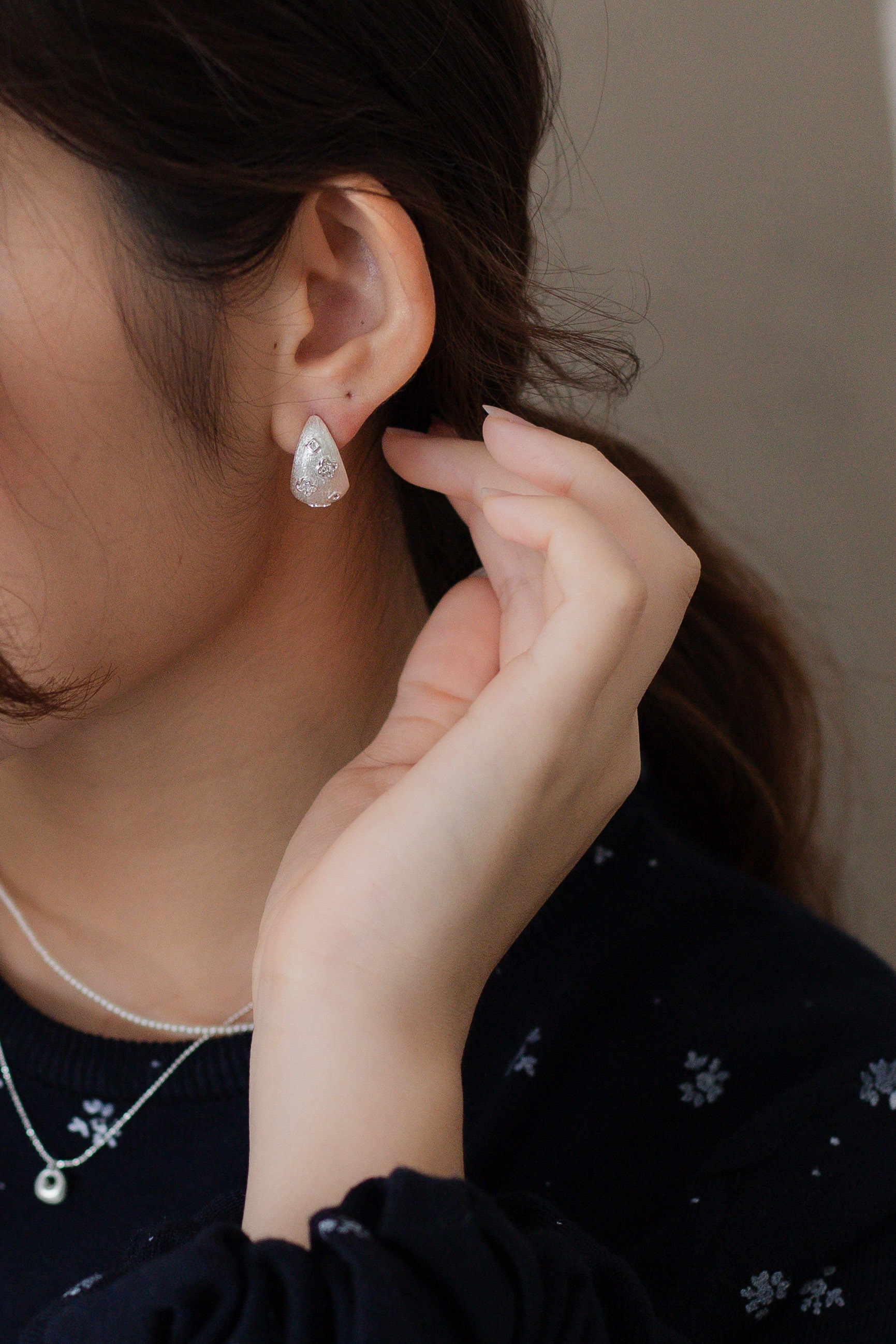 Rhee Floral Hoop Earring -D150