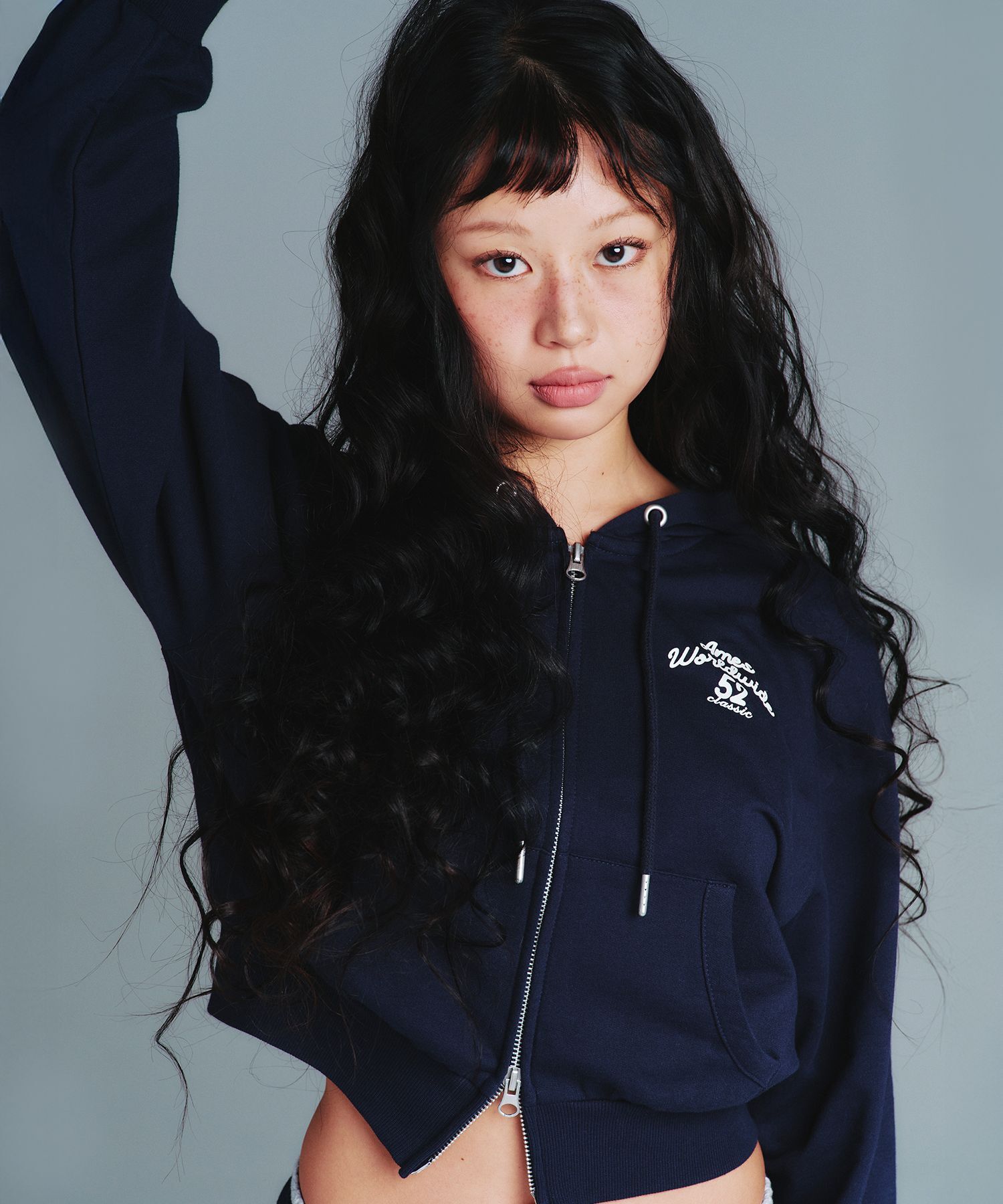 AMES-WORLDWIDE 連帽短版拉鍊外套 AM2GSFM489ANV