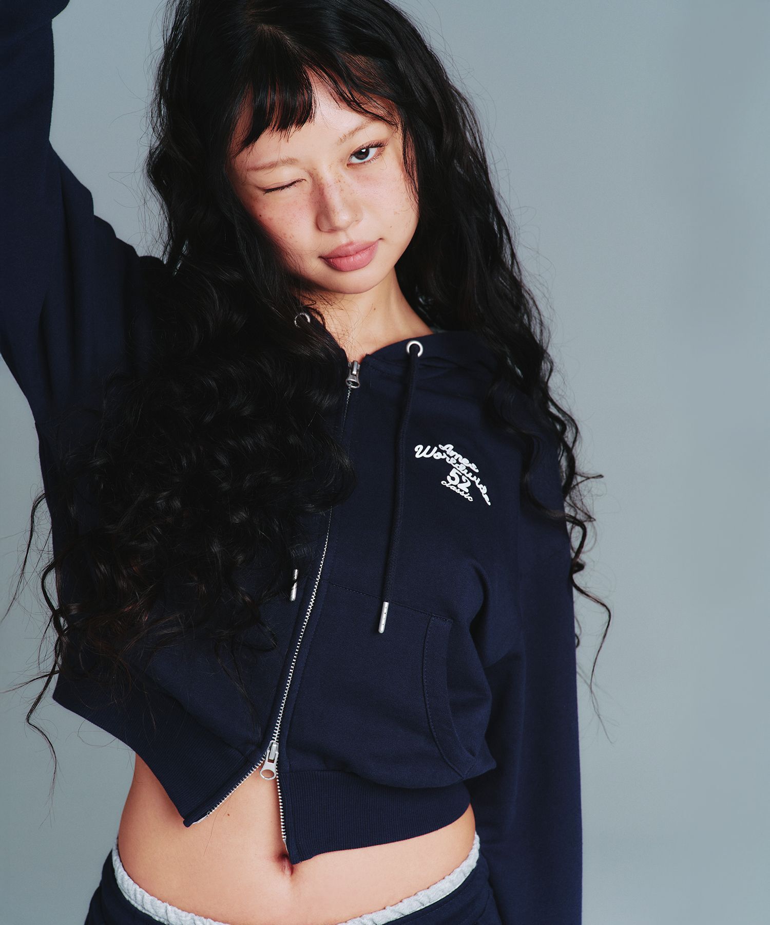 AMES-WORLDWIDE 連帽短版拉鍊外套 AM2GSFM489ANV