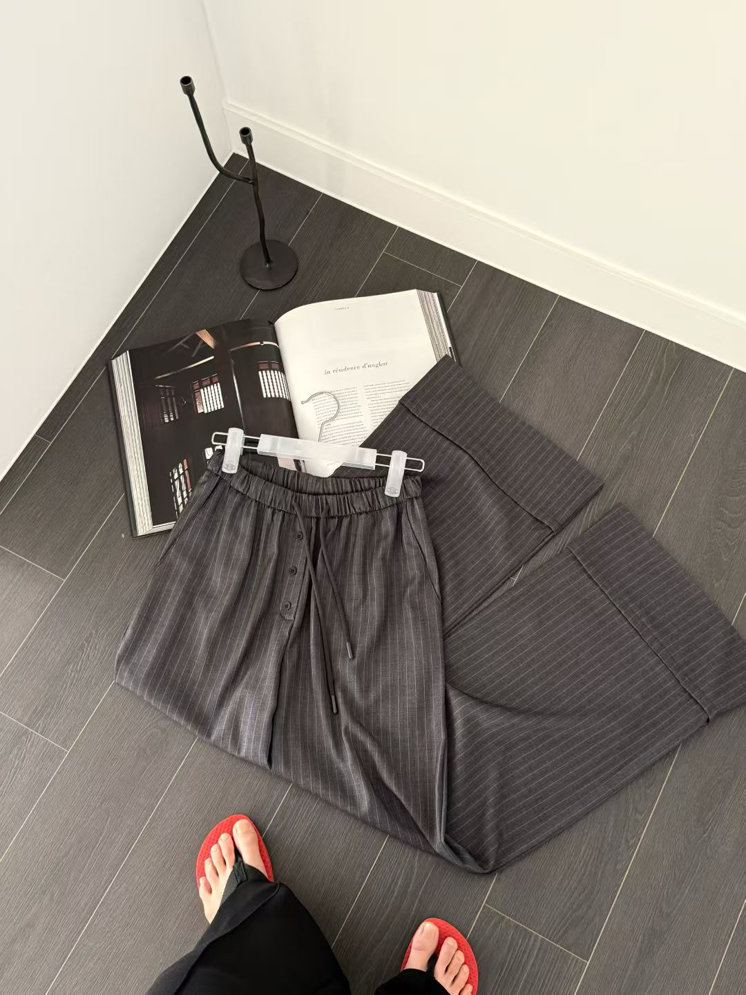 WW2628 Saint Button PT