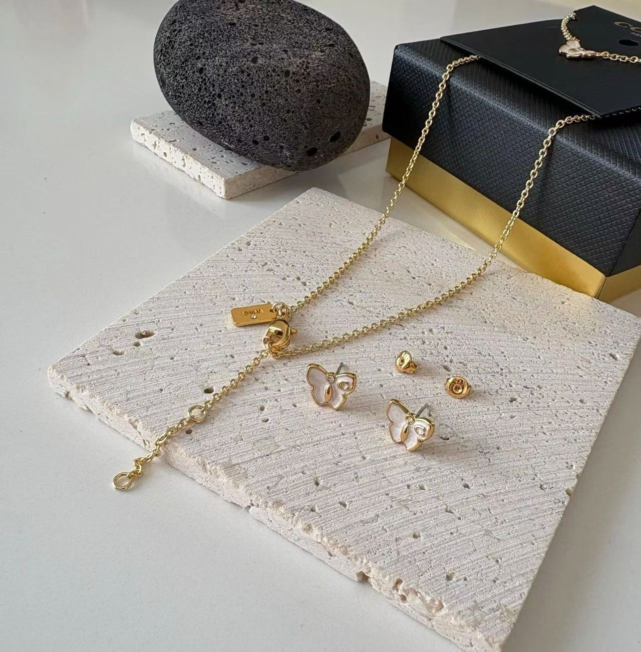 COACH 女款 butterfly圖案 頸鏈/耳環