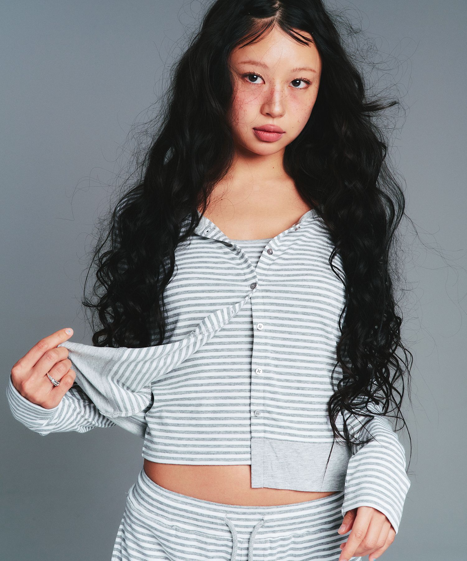 AMES-WORLDWIDE 針織開衫背心套裝 灰色 AM2GSFK691AGR