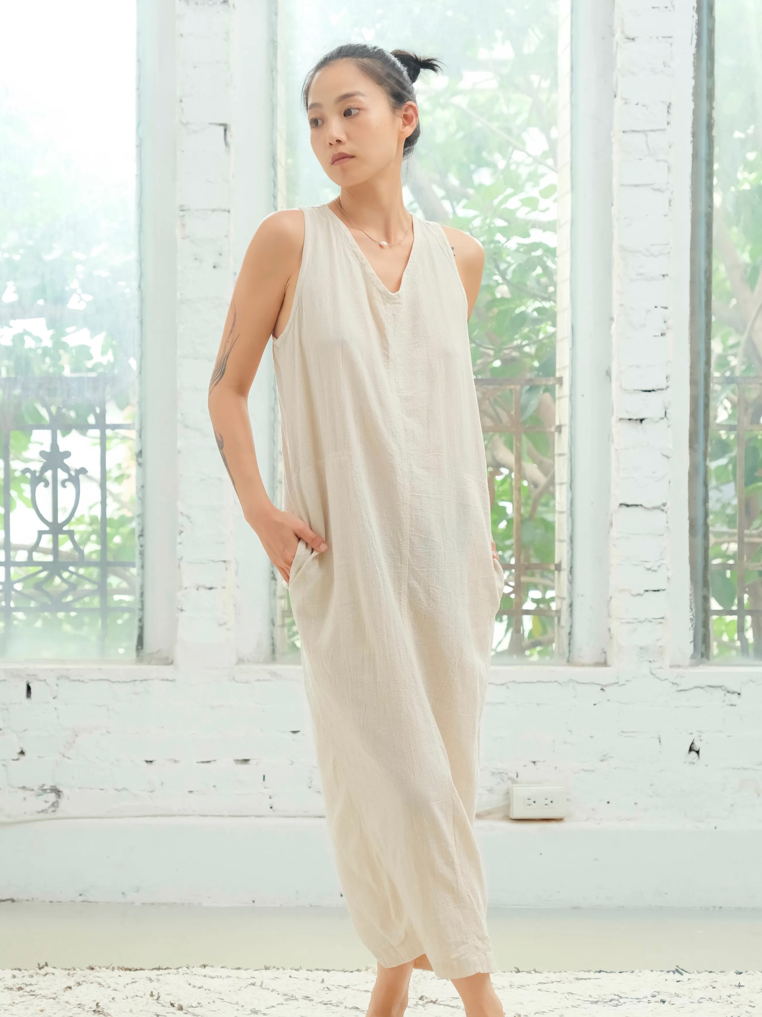 後交疊開衩V領洋裝 / 菱紋布 米白