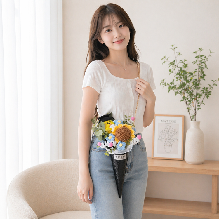 女孩背著酪梨水果畢業編織玩偶編織花甜筒花束,可以背的花束(有金屬鍊條)