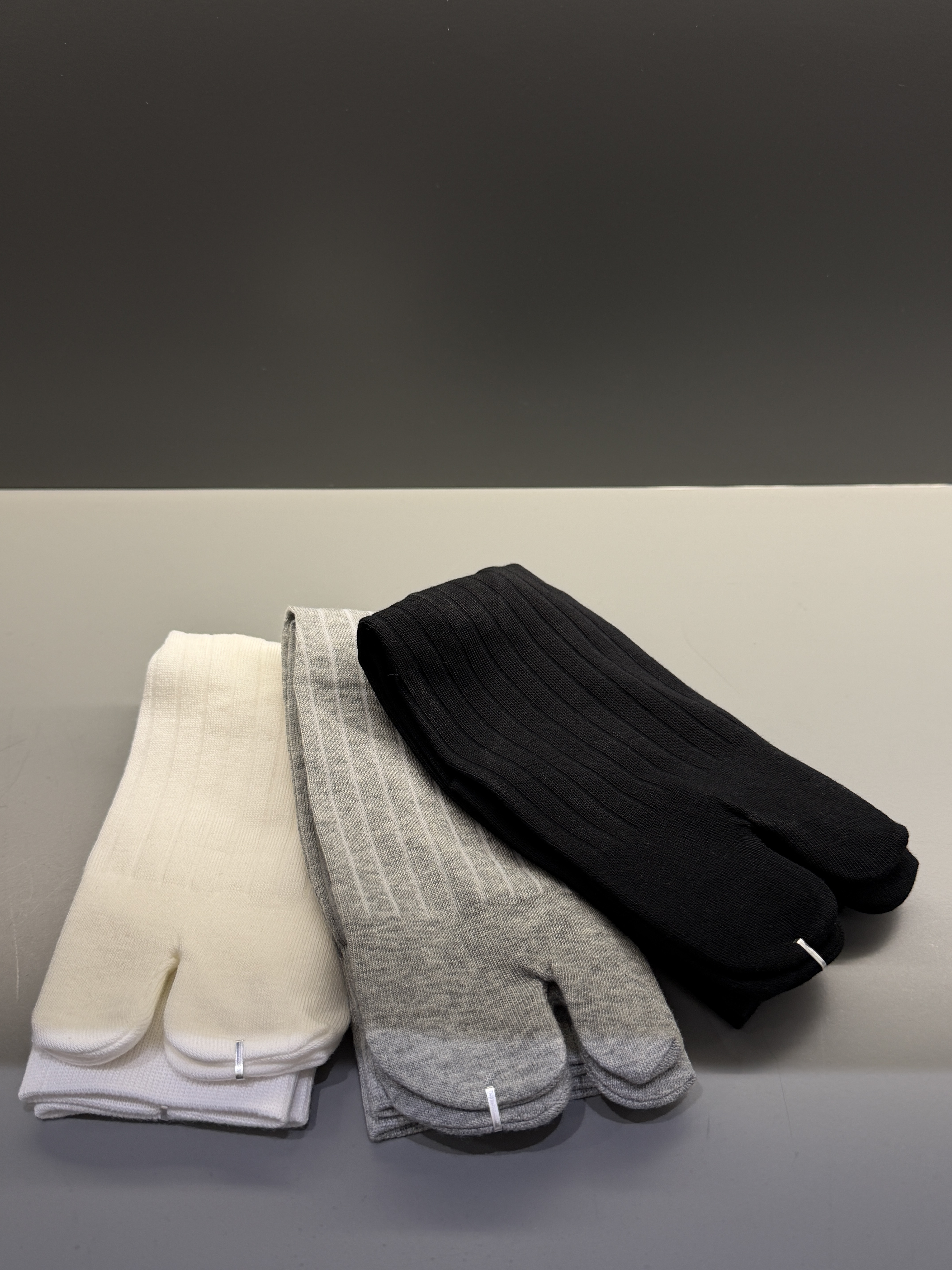 Tabi socks (sheer / mid-length)