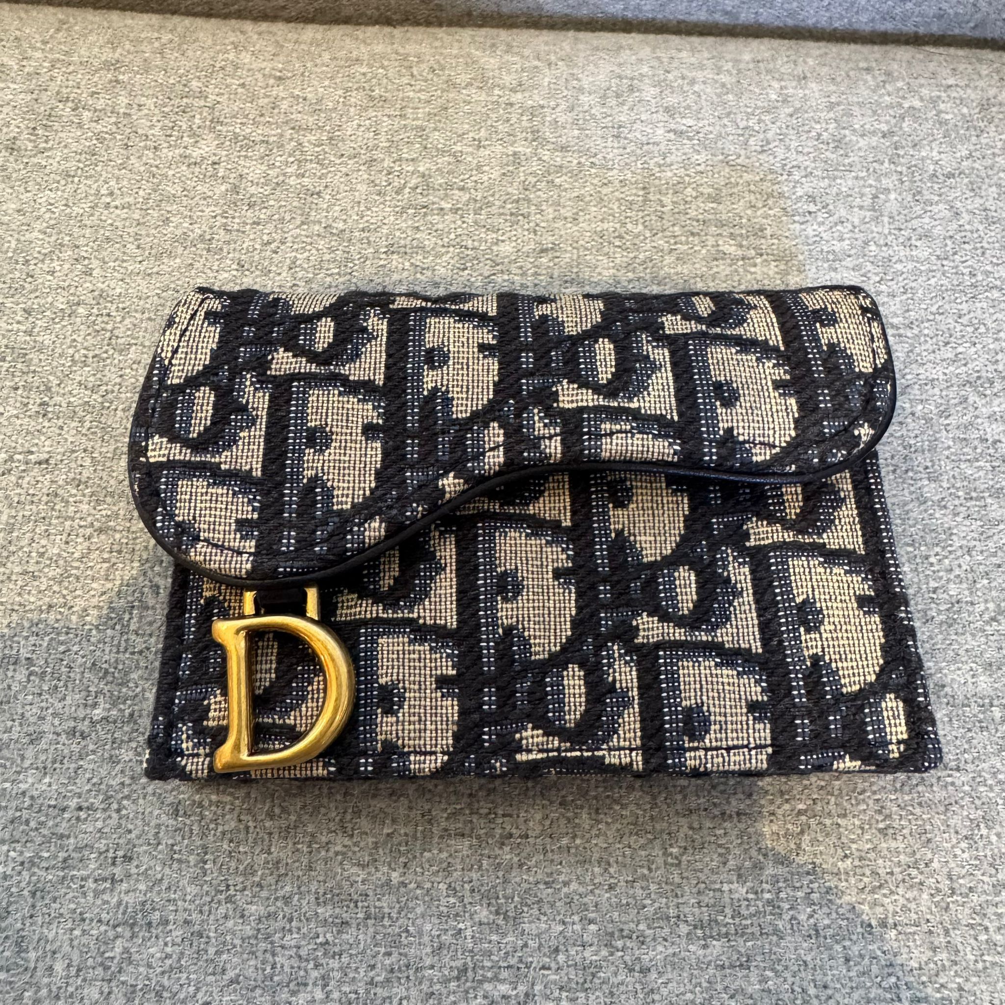 FRA-GGG0423-243 Dior 55611CT2Q (C6)