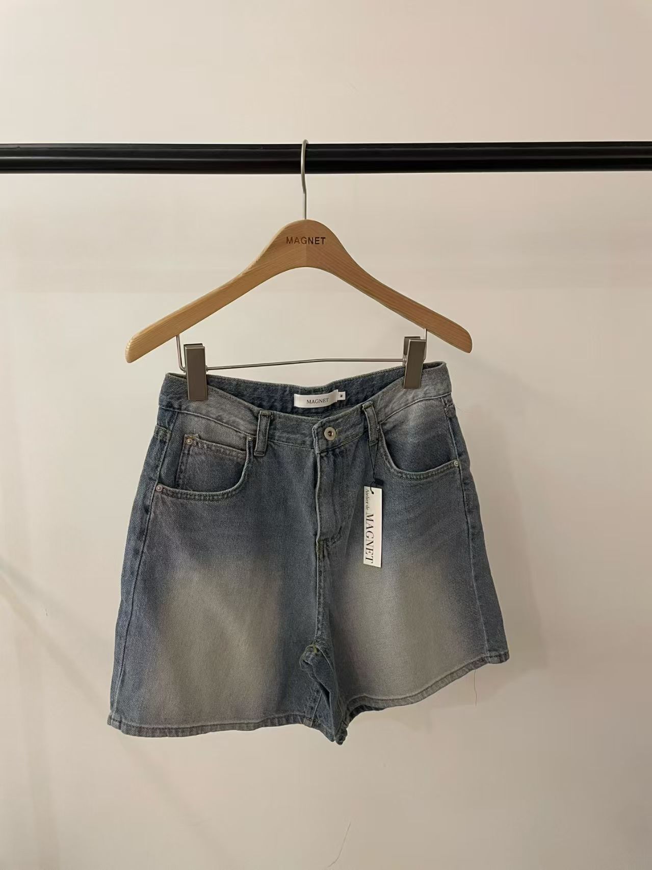 MN6108 洗水H字4分牛仔褲