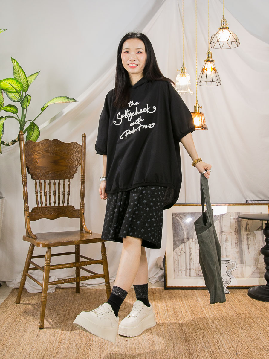英文字刺繡．有帽．麻棉料TOP