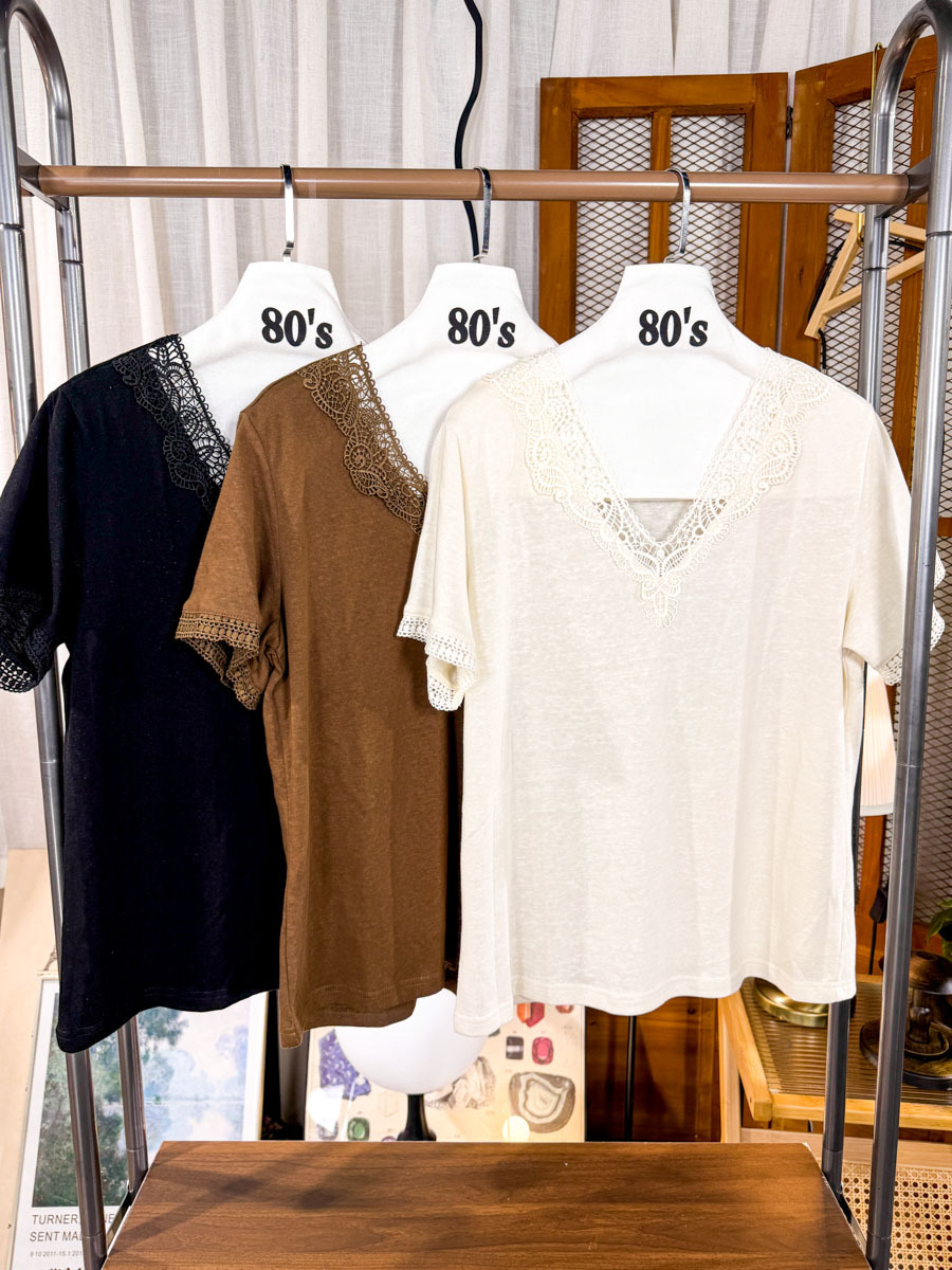 【多買多優惠】V領邊 袖口LACE．竹節料TOP【不設退換】