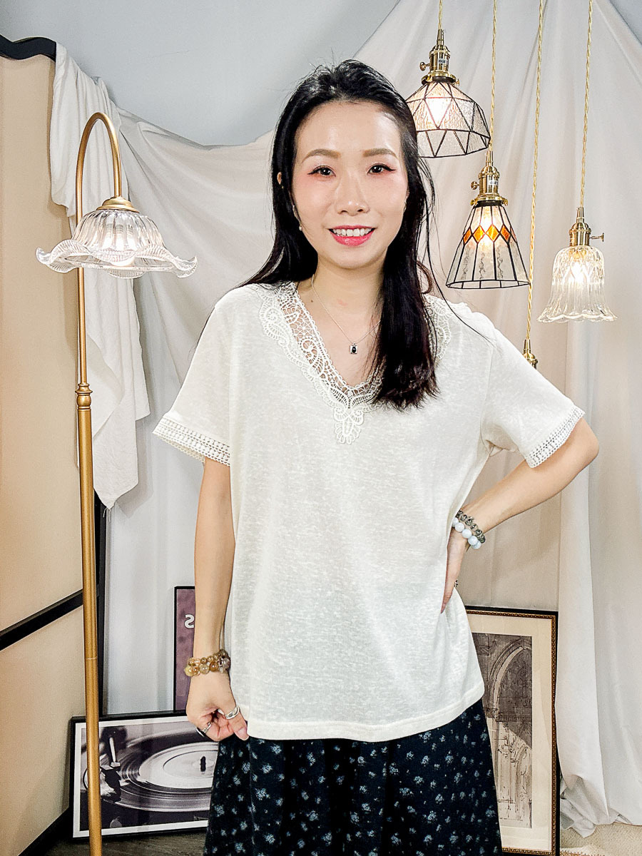 【多買多優惠】V領邊 袖口LACE．竹節料TOP【不設退換】