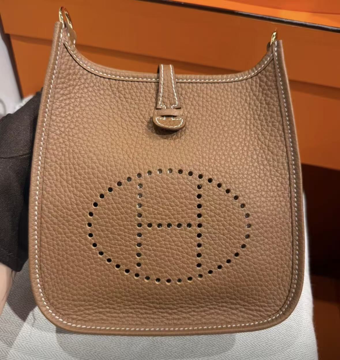 HE140 E16 金金G -M