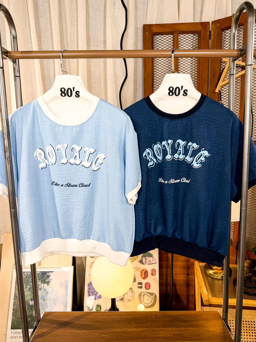 【多買多優惠】英文字PRINT．滑滑麻棉料TOP【不設退換】