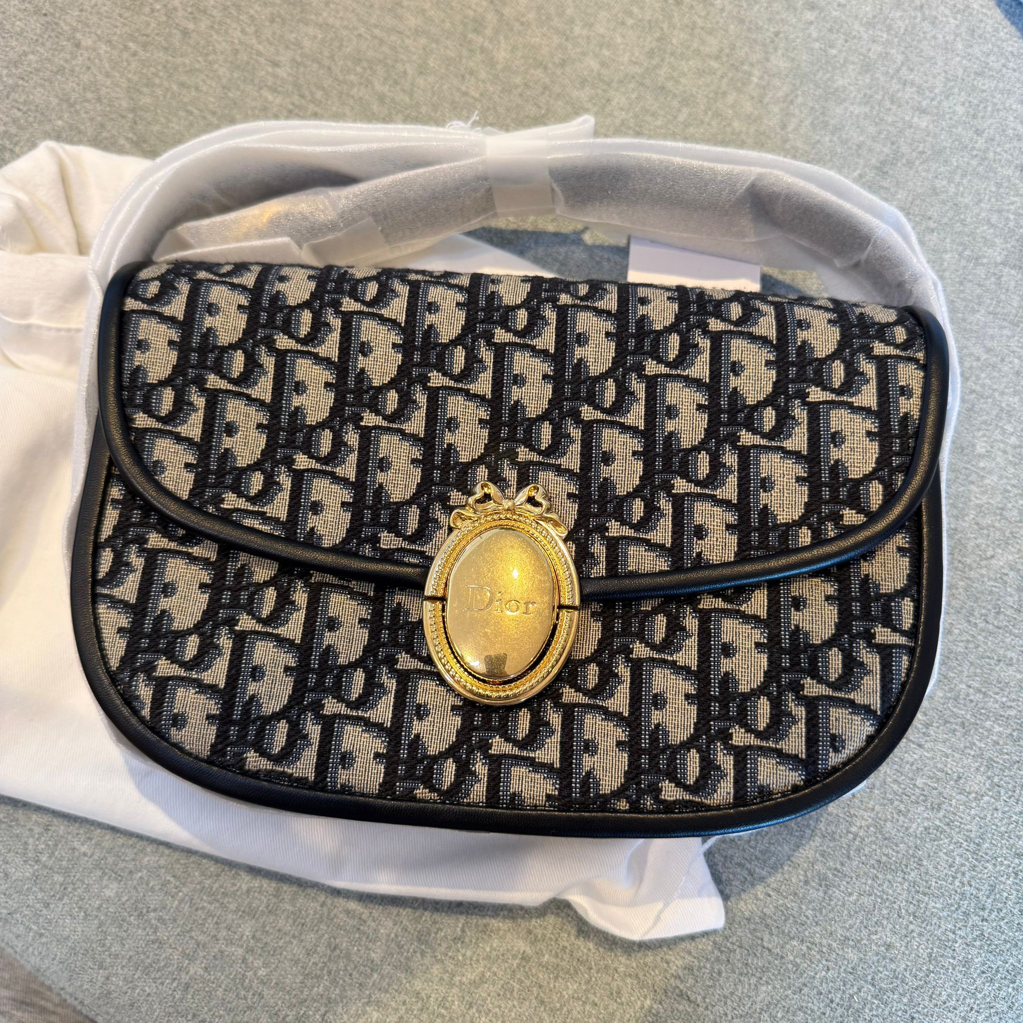 FRA-GGG0423-246 Dior M3922QTZQ (C9)