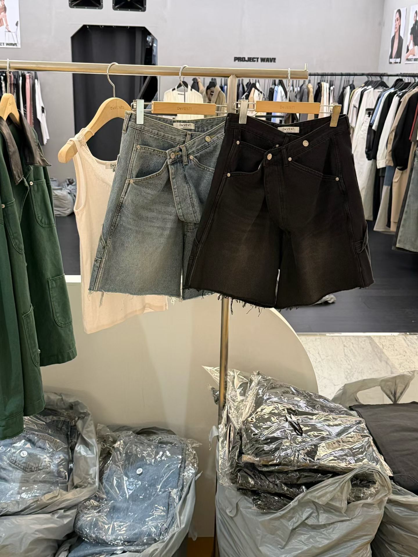 DV6104 交叉鈕扣顯瘦5分牛仔褲