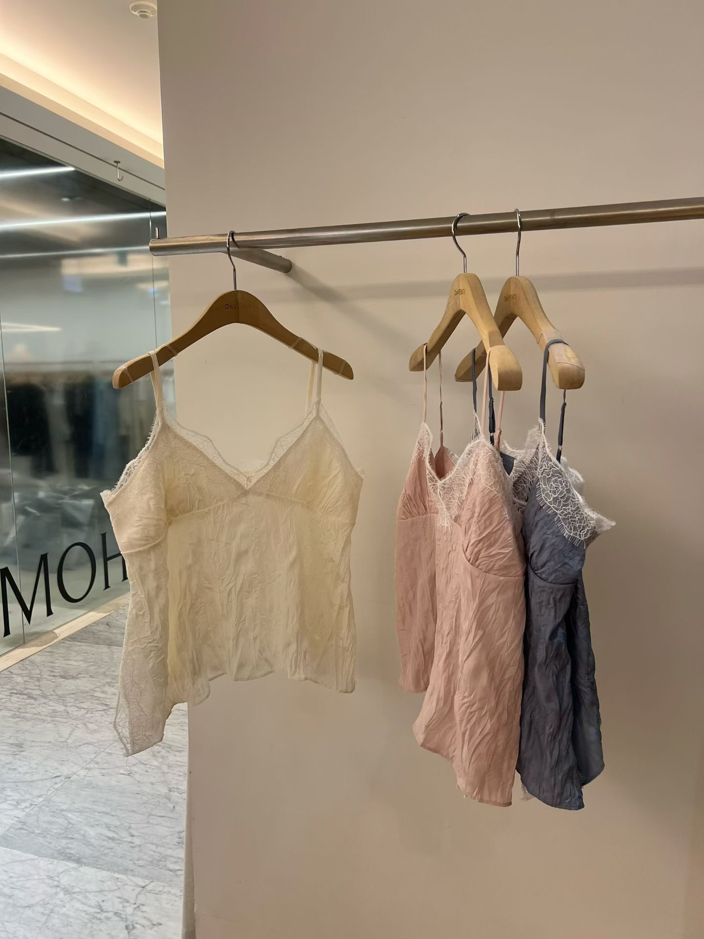 DV6108 皺皺蕾絲包邊吊帶性感背心