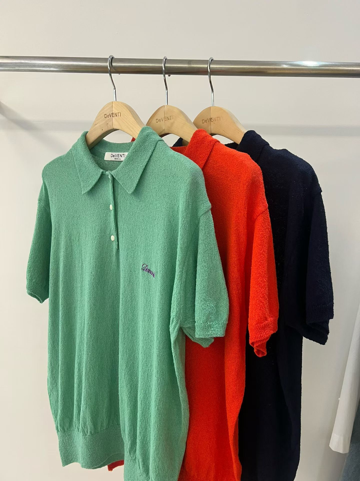 DV6111 Polo排扣開領文字刺綉Tee