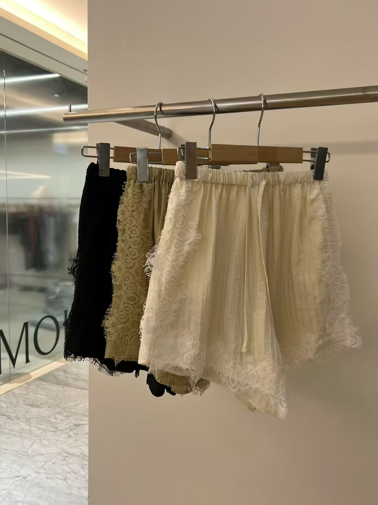 DV6117 花花蕾絲紗全橡筋綁帶休閑短褲