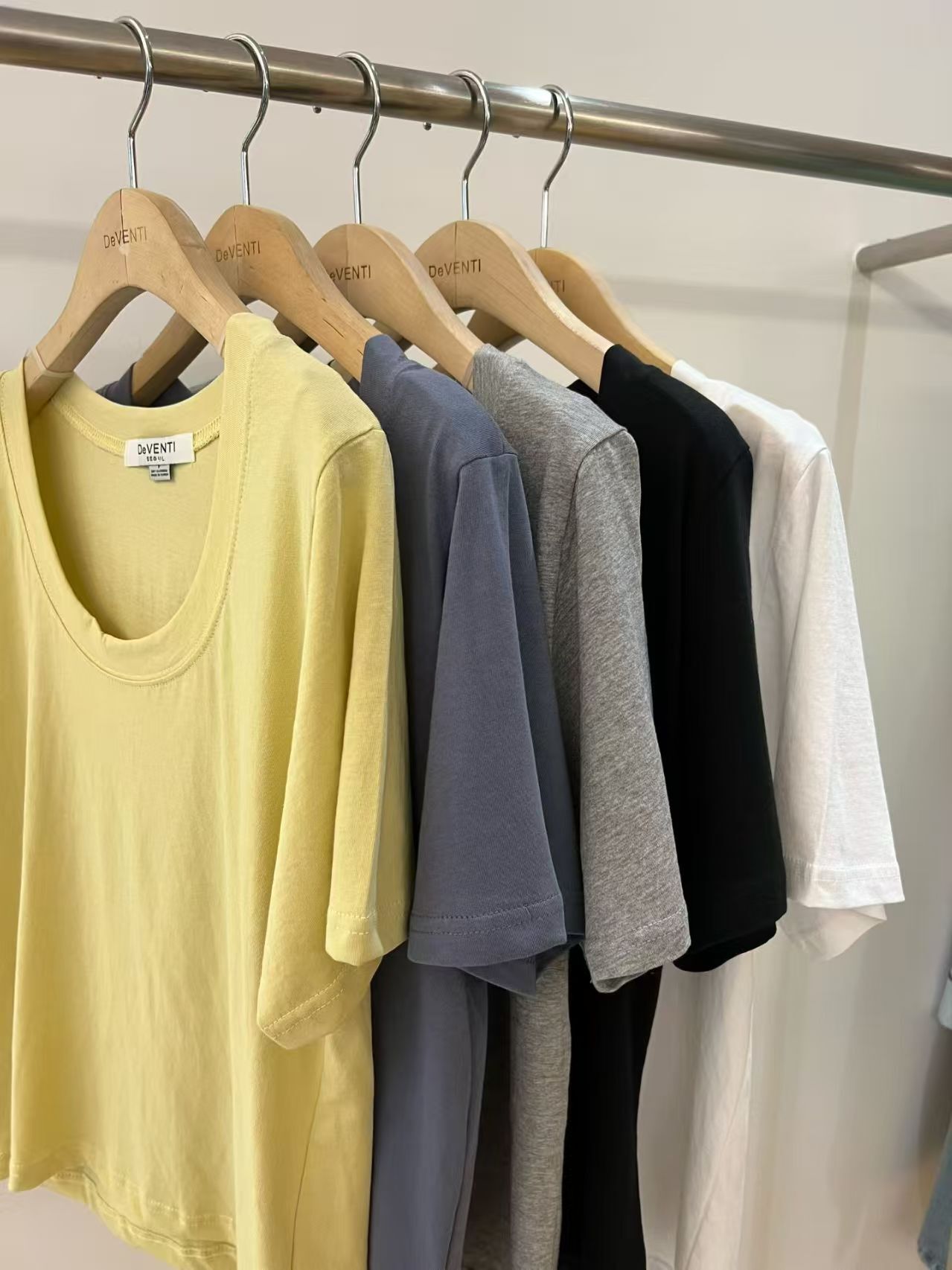 DV6119 百搭大U領軟綿Tee