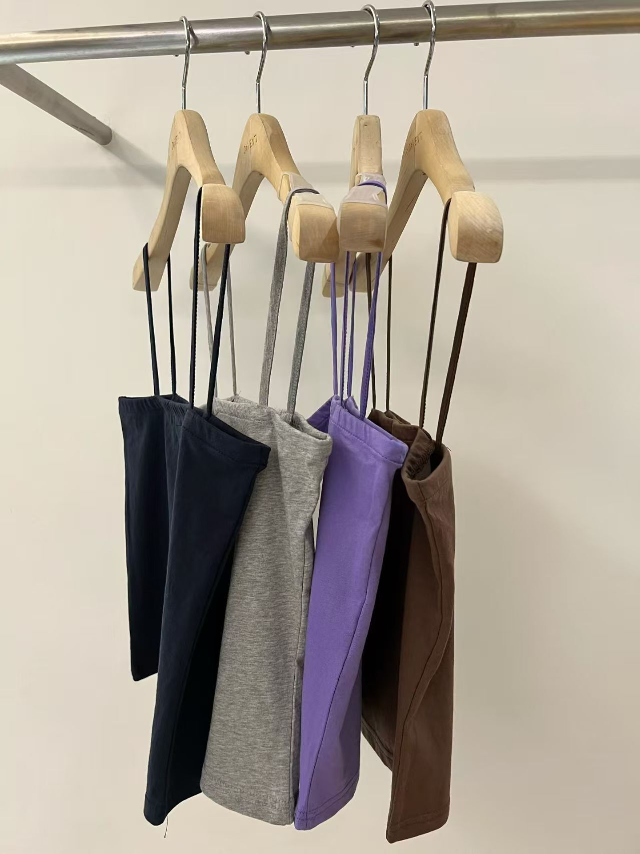 DV6120 幼肩帶平領口小背心（優惠碼不適用）