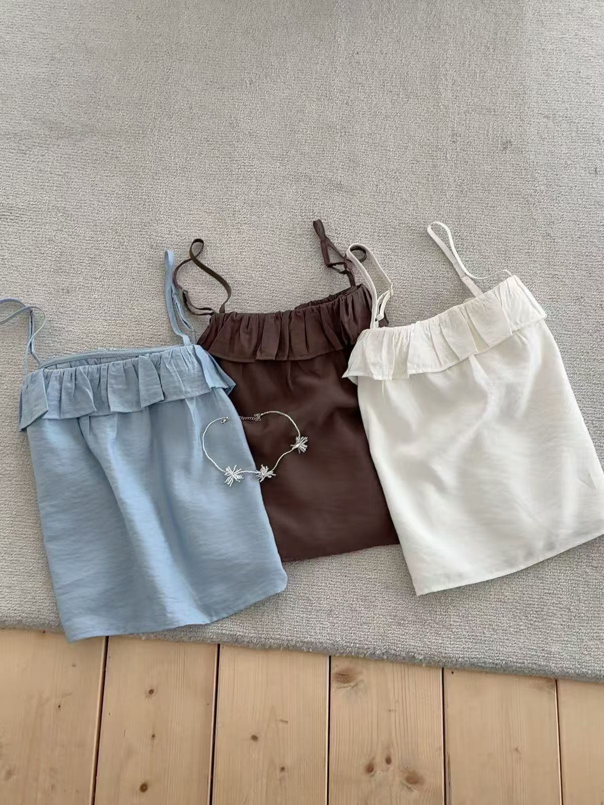 DV6122 Ruffle木耳邊吊帶方領小背心