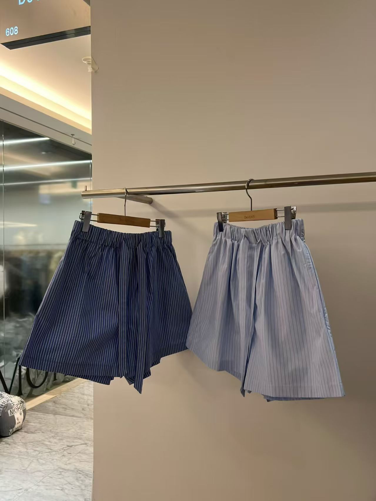 DV6123 簡約直條紋全橡筋A字短褲