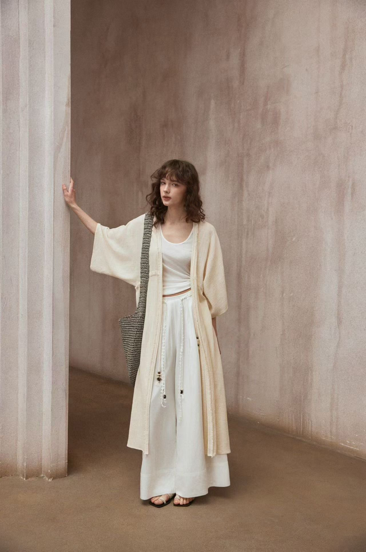 流蘇珠釦織帶造型長版開襟棉麻罩衫-F (Elegant & Love)