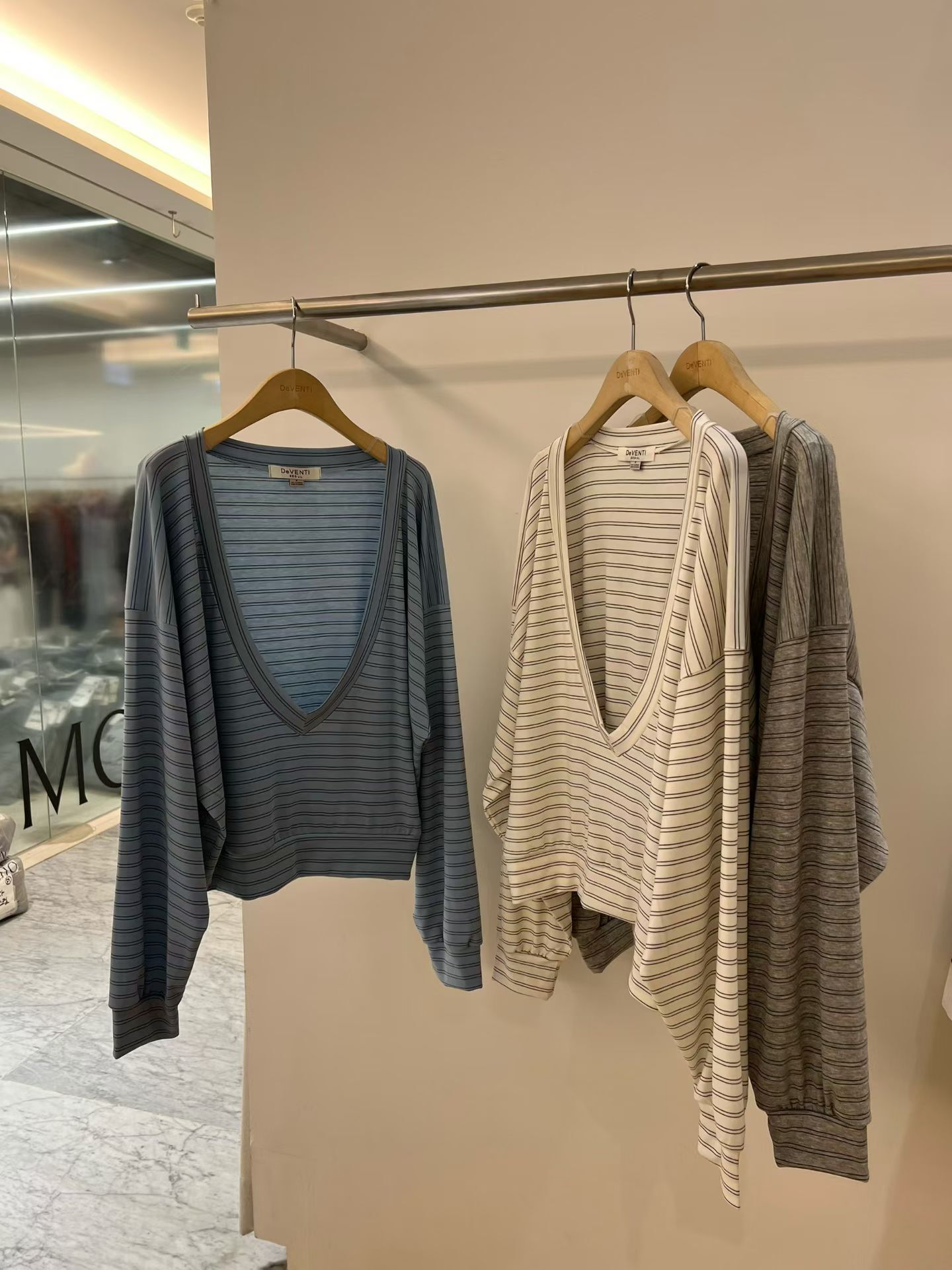 DV6128 慵懶條紋大V領外搭