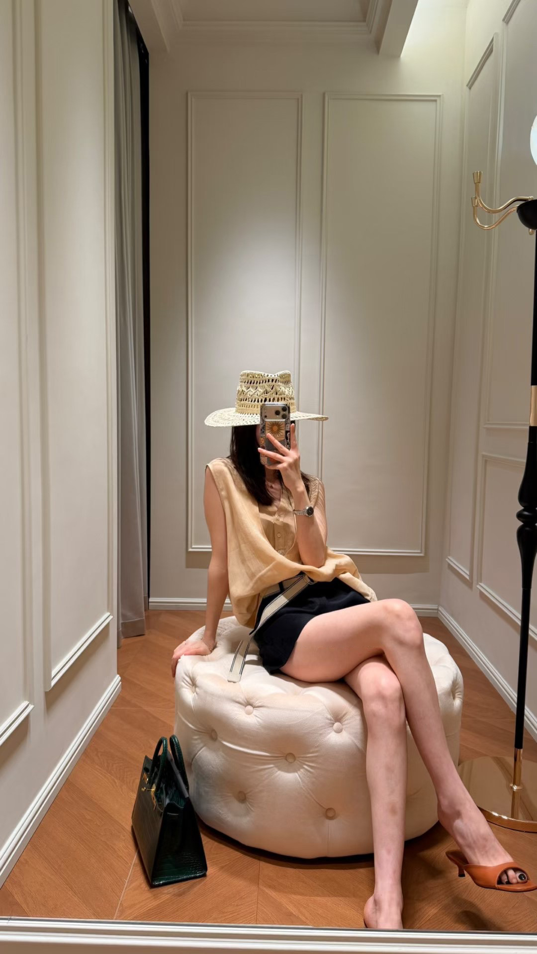 假兩件排釦V字翻領造型無袖上衣-F / 4色 (Elegant & Love)