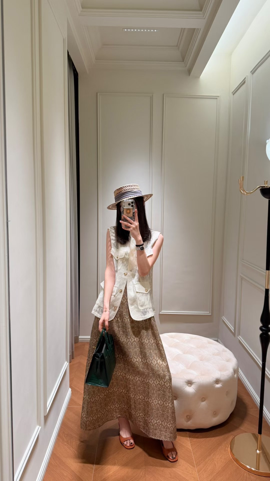 雲朵白蕾絲織紋感立領排釦背心外套-F (Elegant & Love)