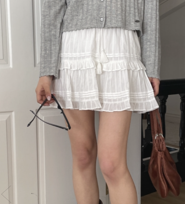 [WHO.A.U] Dobby Short Tiered Skirt**