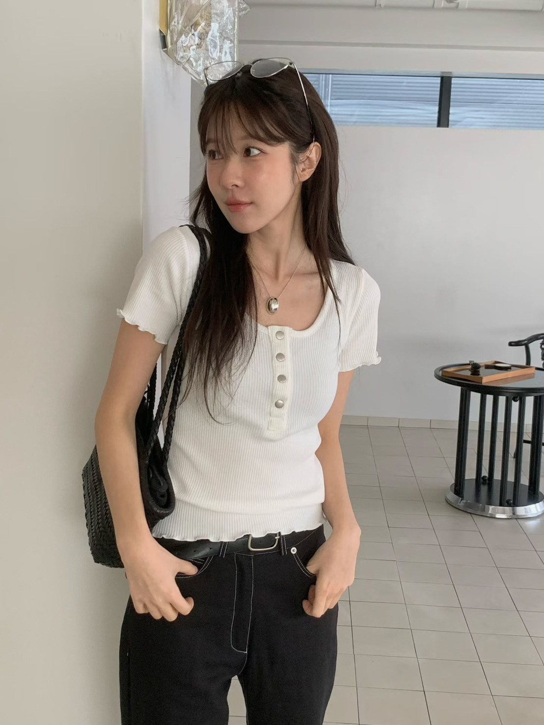 四釦捲邊純色T