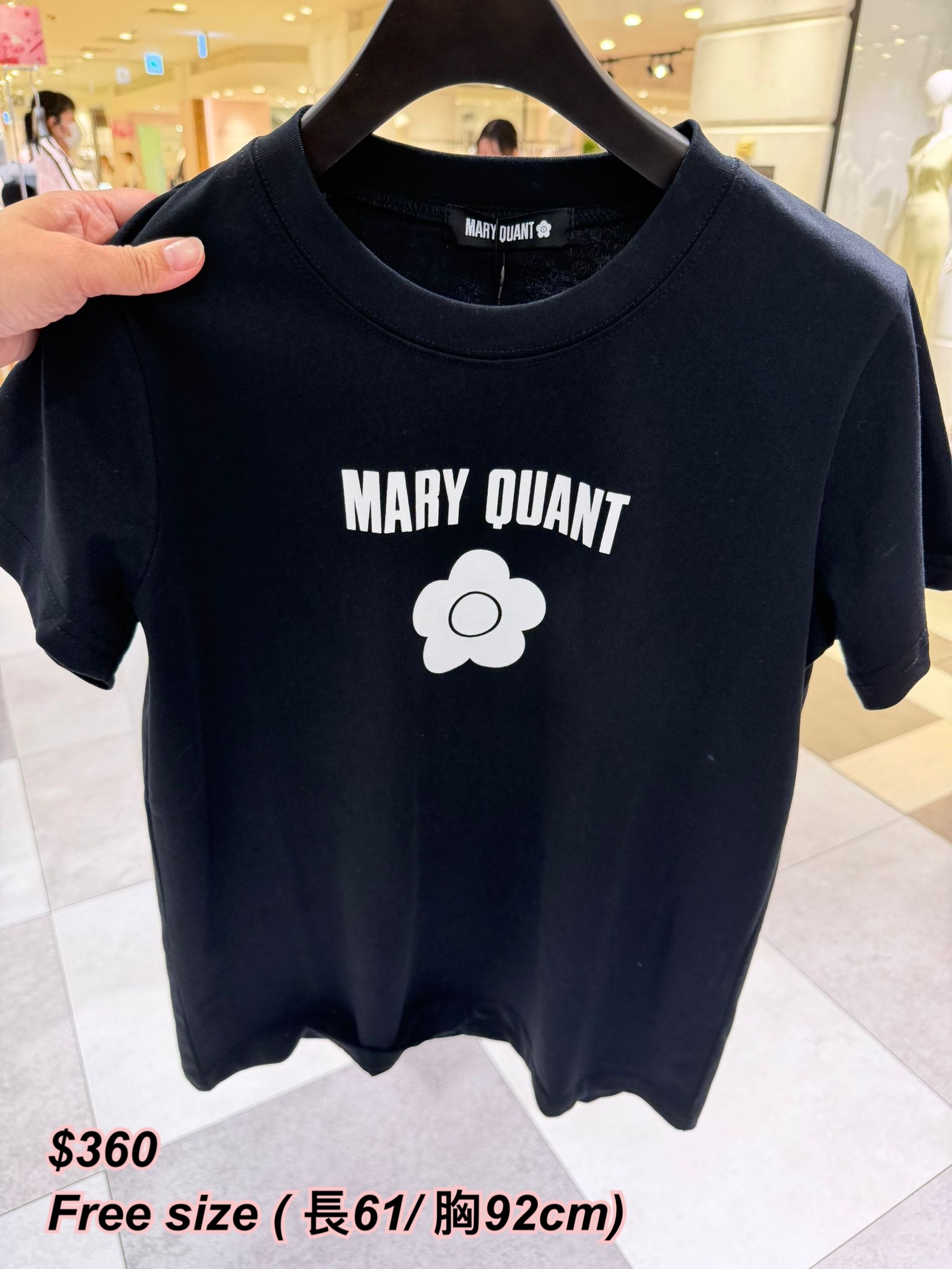 260424 Mary Quant 中間字+ 花logo Tee / 4 色