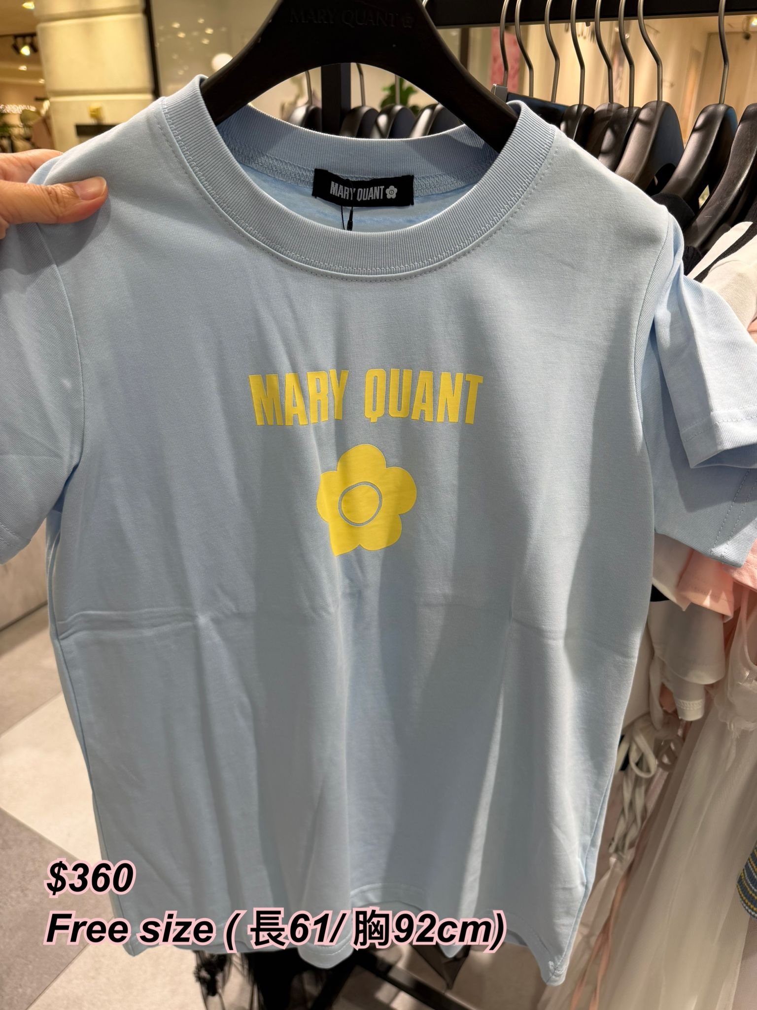 260424 Mary Quant 中間字+ 花logo Tee / 4 色